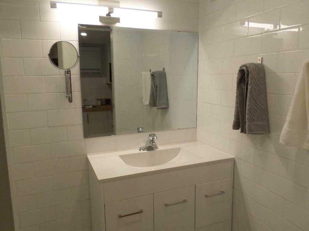 Fantastic And Modern Downtown 1-Bed Basement Apt., Parking Wi-Fi And Netflix Included Ottawa Zewnętrze zdjęcie